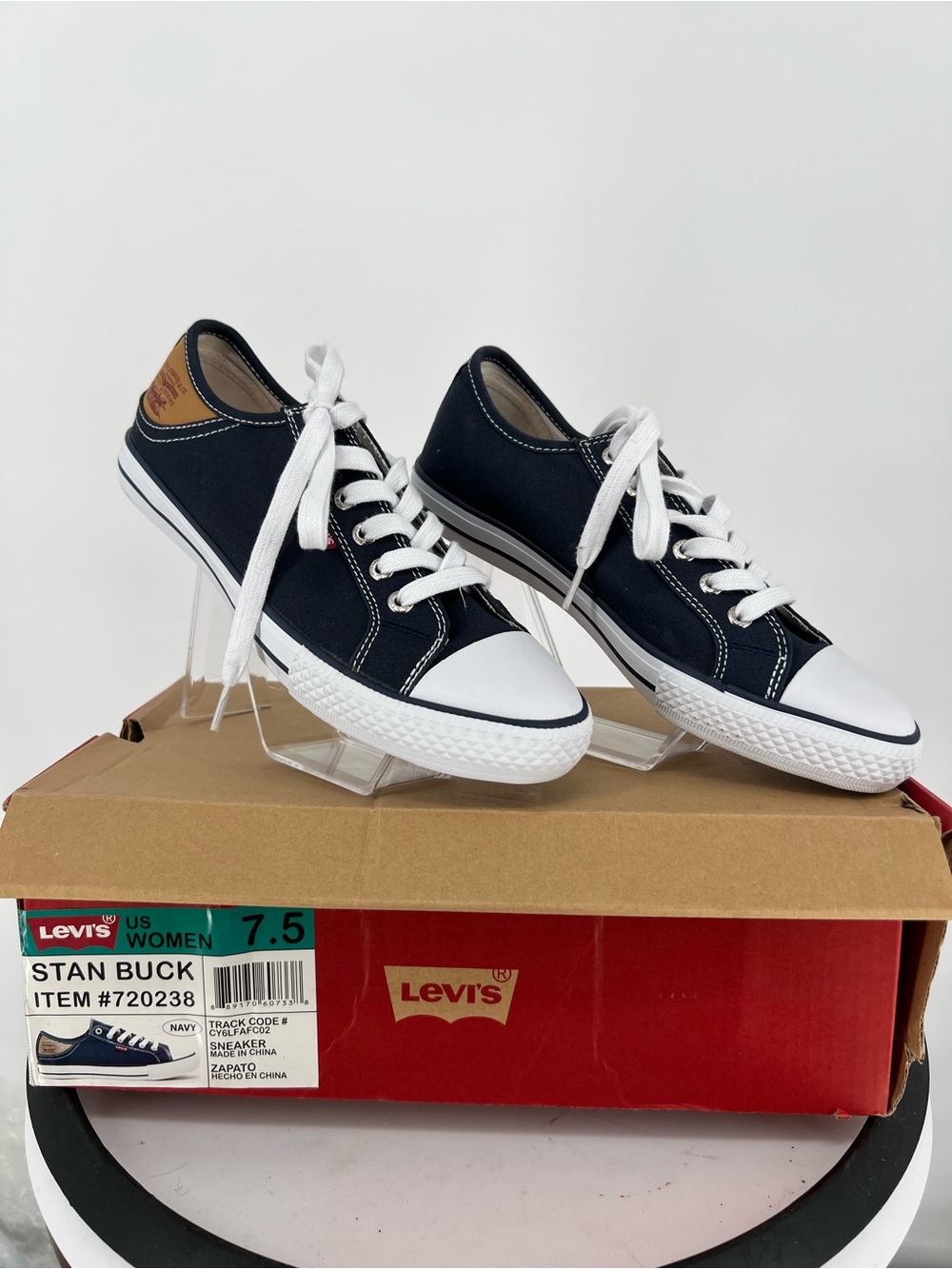 Levi's Stan Buck Low-Top Sneakers in Navy‎ and White